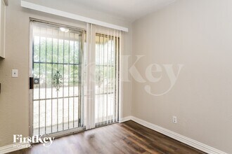 6530 Gentle River Dr in Dallas, TX - Foto de edificio - Building Photo