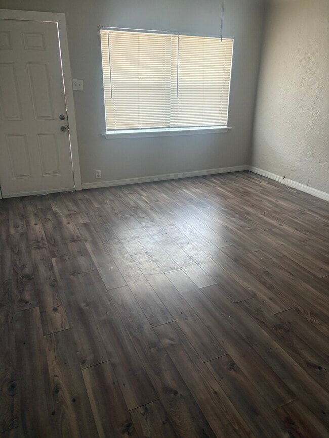 property at 1716 E Columbus Dr