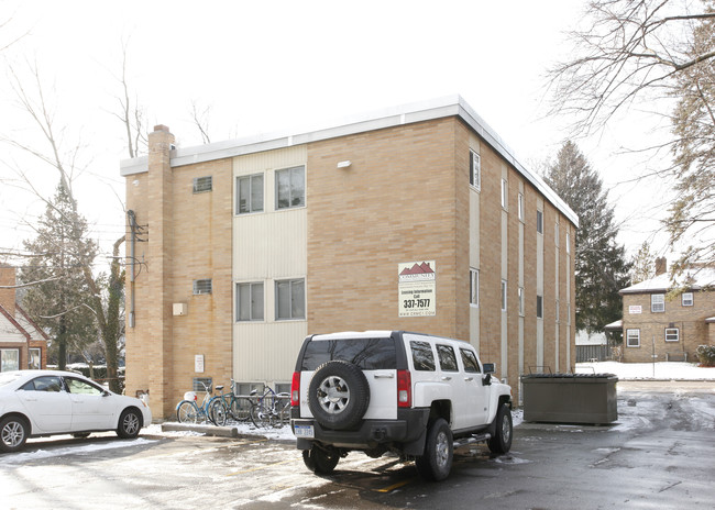 Gunson Studio Apartments in East Lansing, MI - Foto de edificio - Building Photo