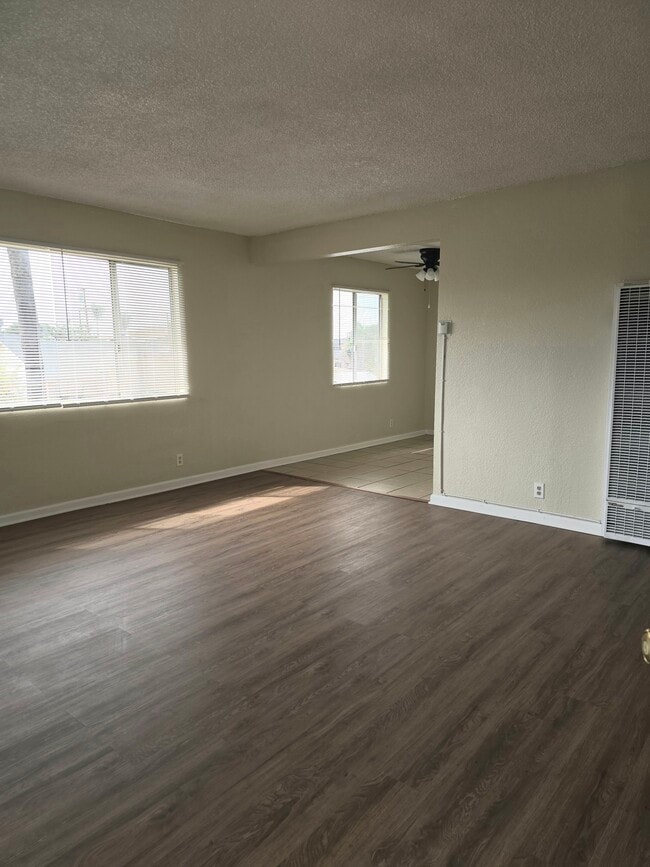 11112 S New Hampshire Ave, Unit 11112 S. New Hampshire in Los Angeles, CA - Foto de edificio - Building Photo