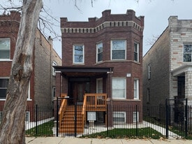4322 W Kamerling Ave in Chicago, IL - Building Photo