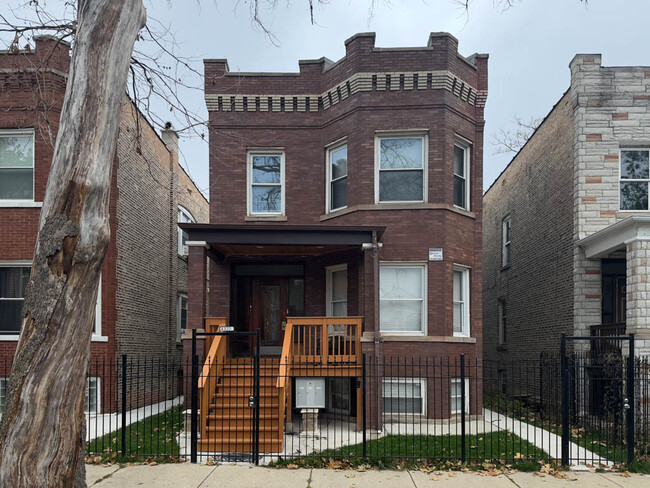 property at 4322 W Kamerling Ave