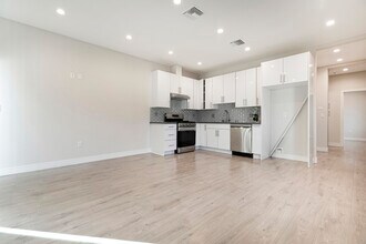 9156 Morehart Ave in Pacoima, CA - Building Photo - Building Photo