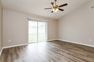 351 Montgomery Ct in Kissimmee, FL - Foto de edificio - Building Photo