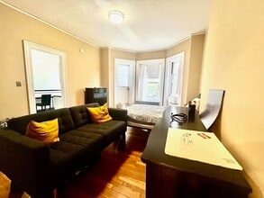 229 Newbury St, Unit 2 in Boston, MA - Building Photo - Building Photo