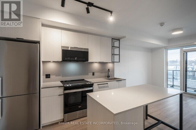 740-740 Dupont St