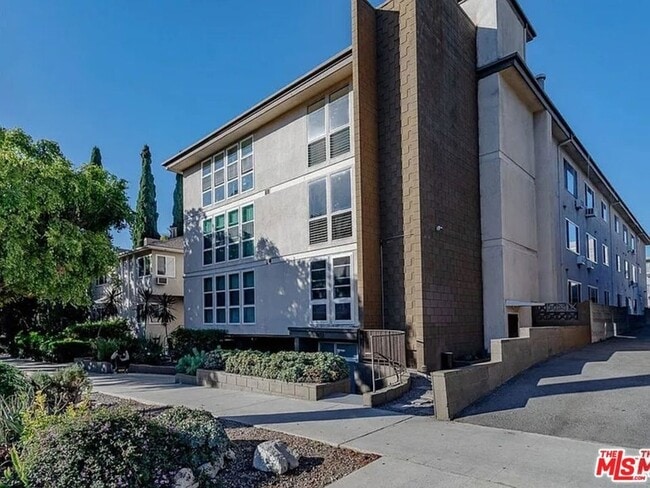 1833 Normandie Ave in Los Angeles, CA - Building Photo - Building Photo