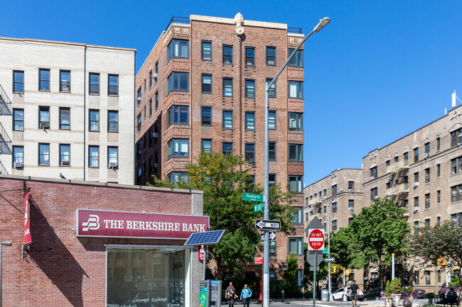 250 Cabrini Boulevard in New York, NY - Foto de edificio - Building Photo