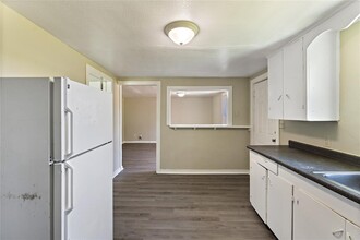 911 4th St N-Unit -Rear in Texas City, TX - Building Photo - Building Photo