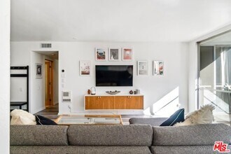 1015 Kings Rd in West Hollywood, CA - Building Photo - Building Photo