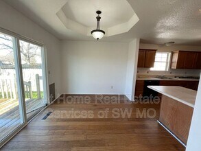 5543 S Walnut Hill Ave in Springfield, MO - Building Photo - Building Photo