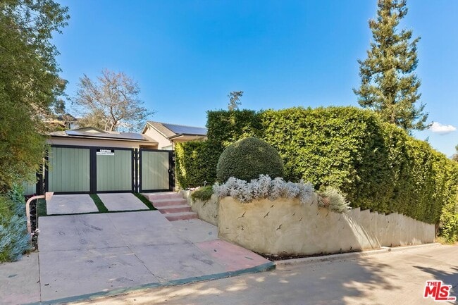 2841 Montcalm Ave in West Hollywood, CA - Building Photo - Building Photo