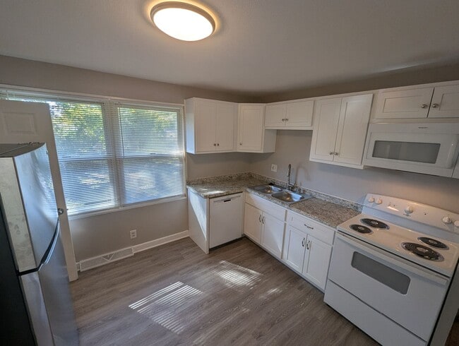 9865 Lawnview Dr in St. Louis, MO - Building Photo - Building Photo