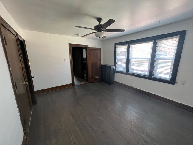 18 W Busse Ave in Mount Prospect, IL - Building Photo - Building Photo