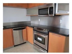 225 179th Dr in Sunny Isles Beach, FL - Building Photo - Building Photo