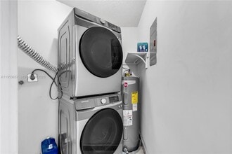 9421 Fontainebleau Blvd in Miami, FL - Foto de edificio - Building Photo