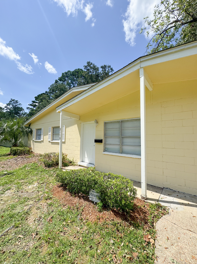 2110 Melanie Dr in Tallahassee, FL - Building Photo - Building Photo
