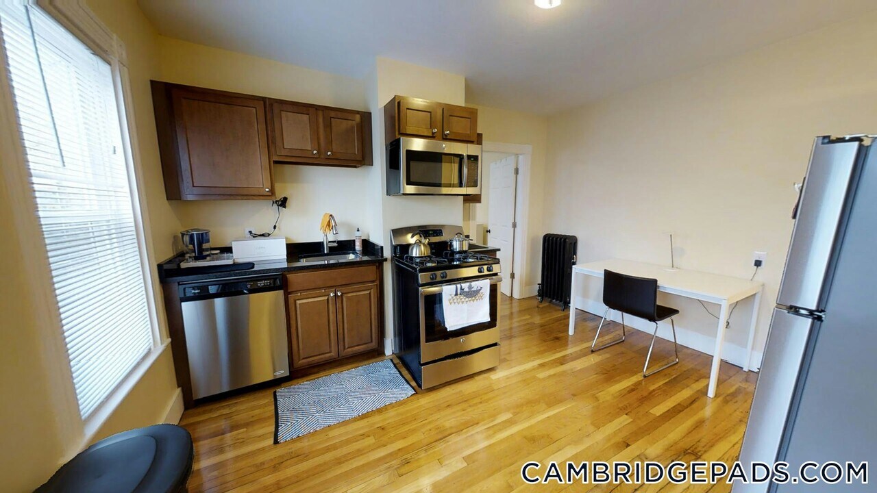 5-7 Blake St., Unit 1 in Cambridge, MA - Building Photo