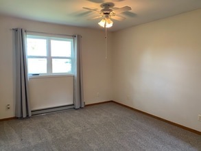 112 Lake Rd in Portage, WI - Building Photo - Building Photo