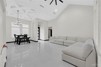 4610 Vikings Dr in San Juan, TX - Foto de edificio - Building Photo