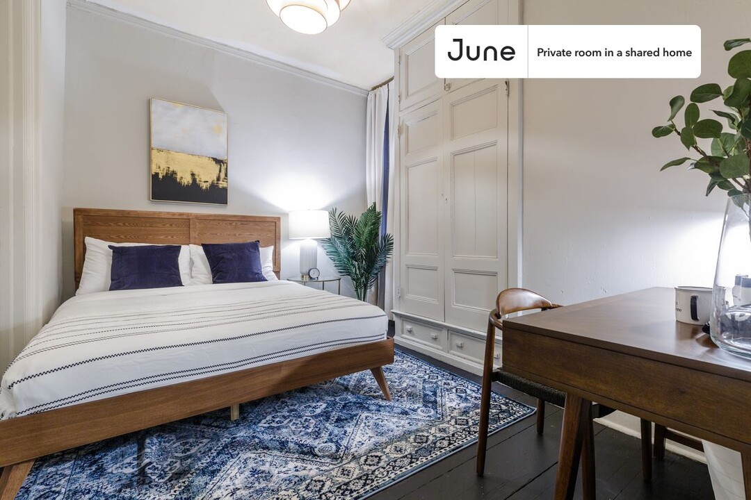 Private bedroom in 4 bed/1 bath Home in New York, NY - Building Photo