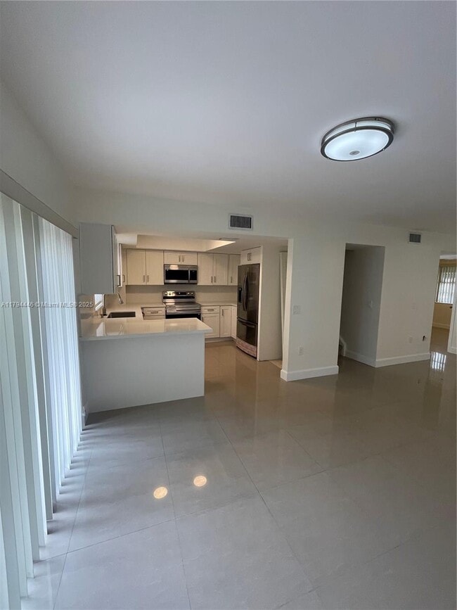 12370 SW 52nd Pl in Cooper City, FL - Building Photo - Building Photo