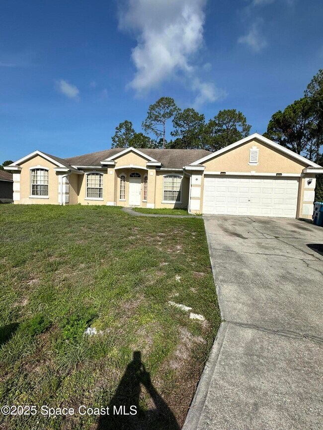 property at 150 Hillock Ave NW