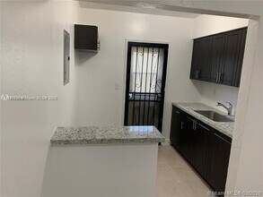 1165 NW 63rd St in Miami, FL - Building Photo - Building Photo
