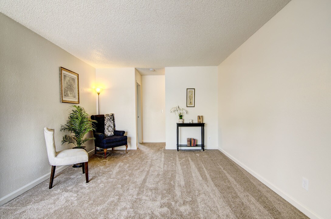 Florin Woods in Sacramento, CA - Building Photo