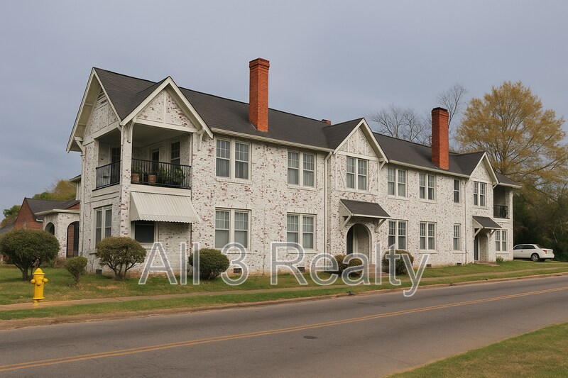 2243 Madison Ave in Montgomery, AL - Building Photo