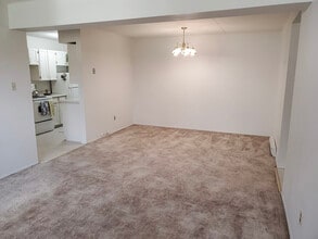88 Southpark Dr in Winnipeg, MB - Building Photo - Building Photo