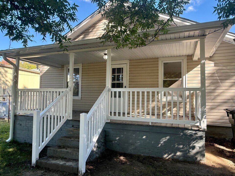 321 Stokes St in Burlington, NC - Building Photo