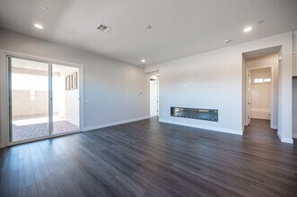 117 Royal Cascade Ave in Henderson, NV - Foto de edificio - Building Photo