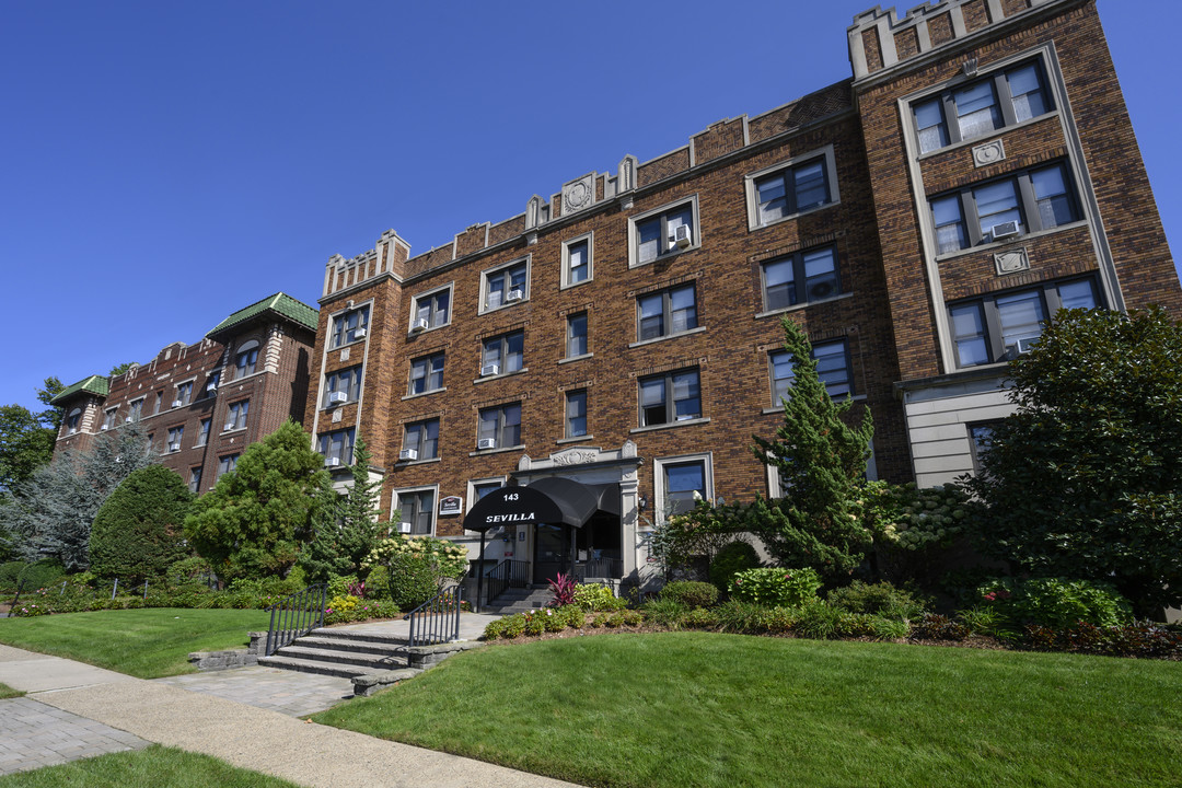 Englewood Properties in Englewood, NJ - Foto de edificio