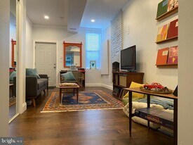 513 S Regester St in Baltimore, MD - Building Photo