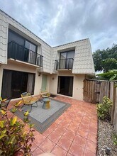 1700 Embassy Dr in West Palm Beach, FL - Building Photo - Building Photo