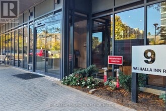 9 Valhalla Inn Rd in Toronto, ON - Building Photo - Building Photo