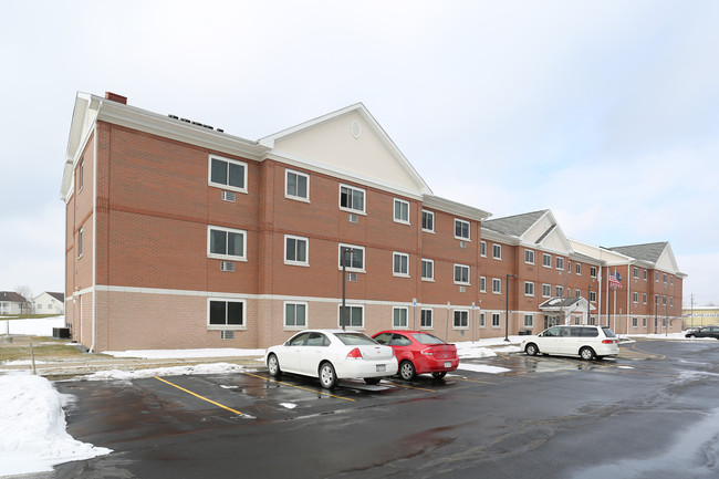 AHEPA 67 II Senior Apartments in Cheektowaga, NY - Foto de edificio - Building Photo