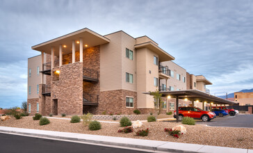 Coyote Creek in Washington, UT - Foto de edificio - Building Photo