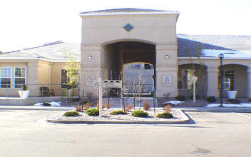 Pine Bluffs in Colorado Springs, CO - Foto de edificio - Building Photo