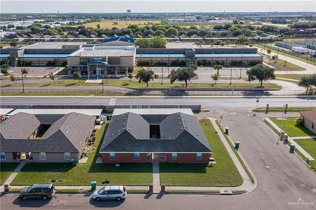 2100 N Paradise Dr in Pharr, TX - Building Photo - Building Photo