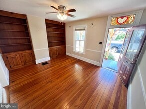 138 E Oakland Ave in Doylestown, PA - Foto de edificio - Building Photo