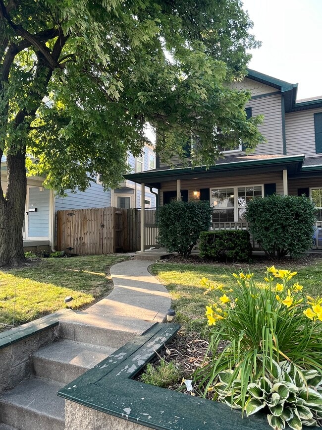 property at 1414 E New York St