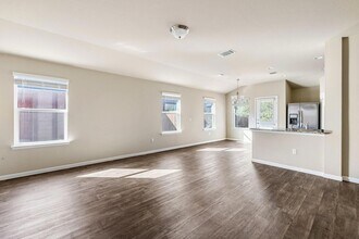 910 Comal Run in Hutto, TX - Foto de edificio - Building Photo