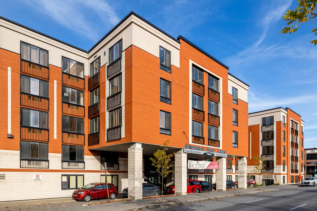 Résidence Parc Jarry in Montréal, QC - Building Photo