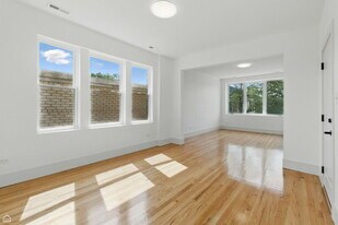 1928 W 21st St in Chicago, IL - Building Photo