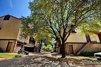 5630 Spring Valley Rd in Dallas, TX - Building Photo - Building Photo