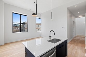 1934 W North Ave in Chicago, IL - Building Photo - Building Photo