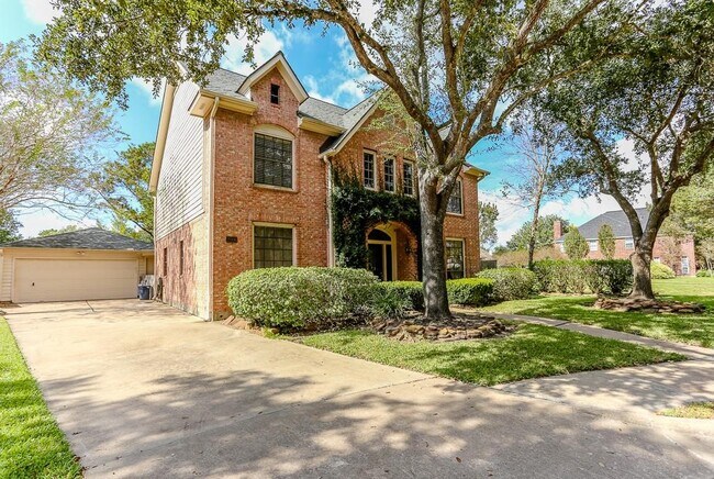 property at 2006 Shadow Park Dr