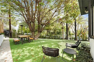 2822 1/4 Waverly Drive Unit in Los Angeles, CA - Building Photo - Building Photo